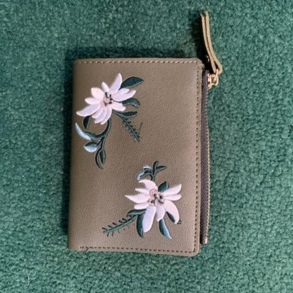Embroidered Flower Wallet - Picture 3 of 12